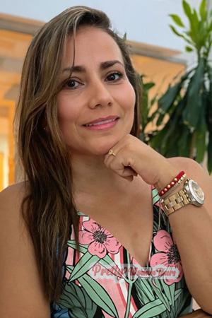 225201 - Yeris Age: 44 - Colombia